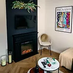 Appartement Park With Free Street Parking *