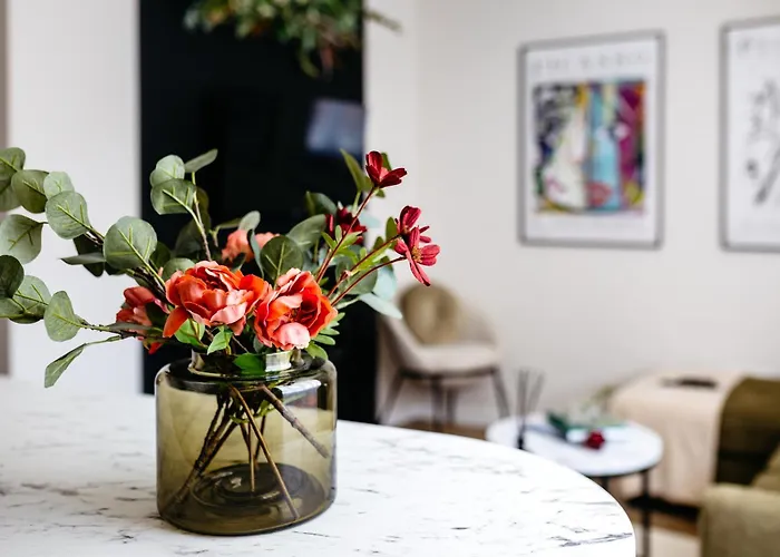 Apartment Park With Free Street Parking